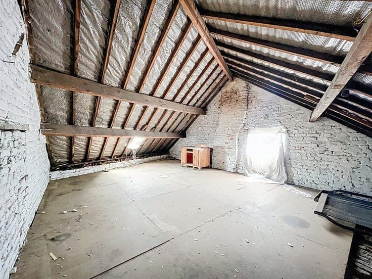 MAISON 3F A RENOVER AVEC GRAND JARDIN ET 4 GARAGES