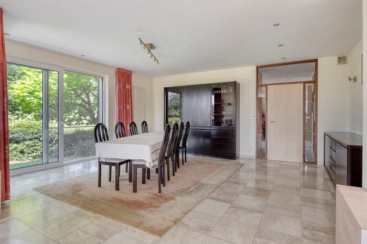 WSB-immo: Spacious villa in a green setting