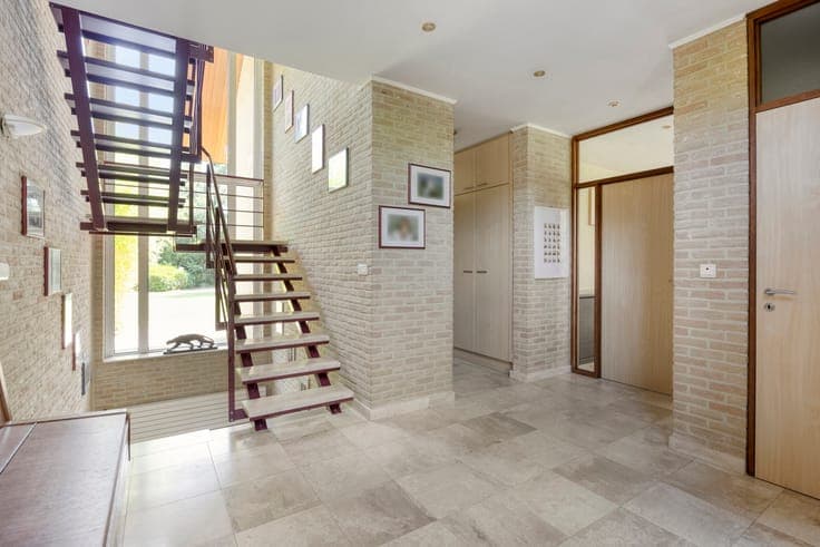 WSB-immo: Spacious villa in a green setting