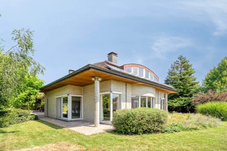 WSB-immo: Spacious villa in a green setting
