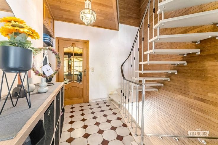 Energy-efficient bel-etage home with 3 bedrooms and sunny g…