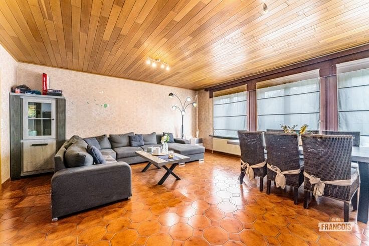 Energy-efficient bel-etage home with 3 bedrooms and sunny g…