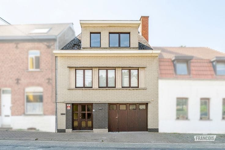 Energy-efficient bel-etage home with 3 bedrooms and sunny g…