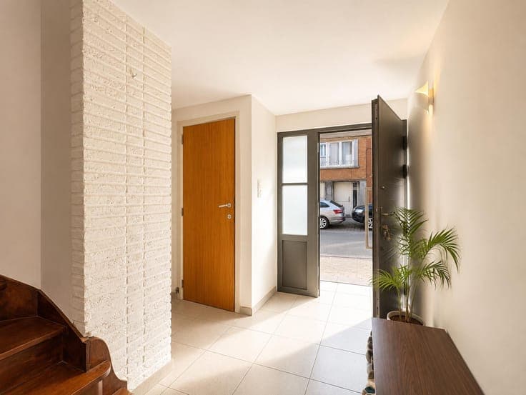 Charming home with garden & garage