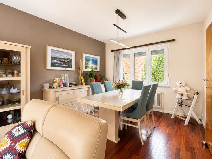 Charming home with garden & garage