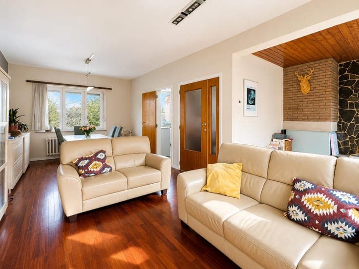 Charming home with garden & garage