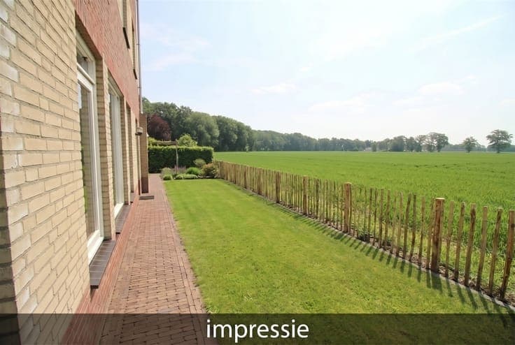 In woonerf gelegen woning vlakbij Nederlandse grens