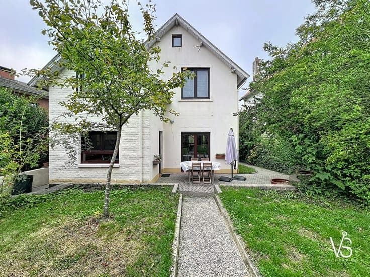 MAGNIFICENT CHARMING VILLA WITH 4 BEDROOMS AND GARDEN!