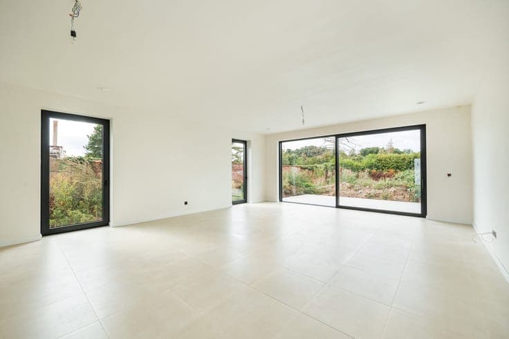 Semi-open-concept new-construction home with 3 rooms and a g