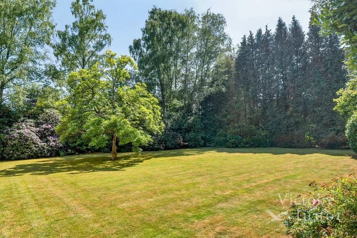 Spacious villa with elevator near Place Dumon