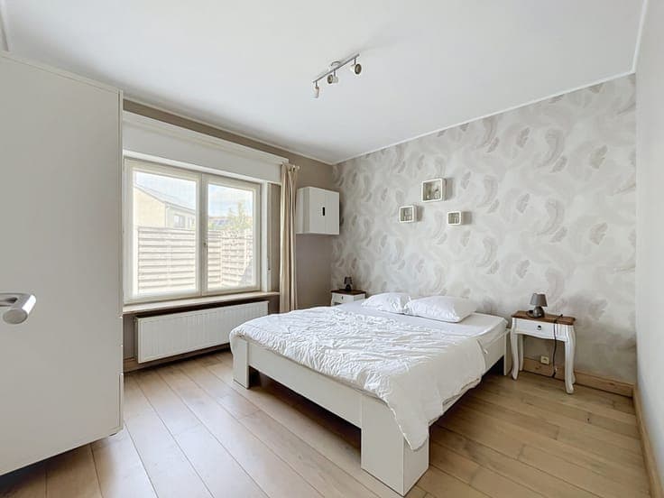 Bungalow woning met 3 slaapkamers, garage en tuin te Oost...
