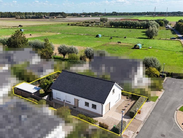 Bungalow woning met 3 slaapkamers, garage en tuin te Oost...