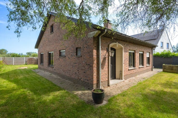 Charmante open bebouwing met 2 slaapkamers, ruime zolder ...