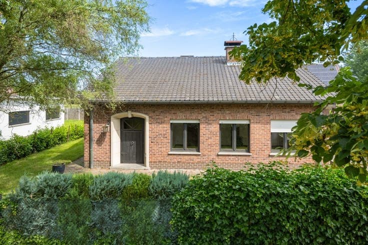 Charmante open bebouwing met 2 slaapkamers, ruime zolder ...