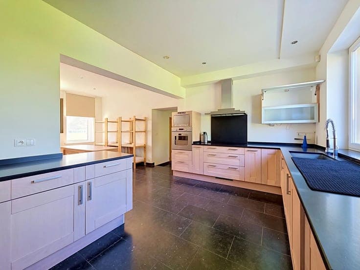 Spacious 6-Bedroom Apartment in Orp-Jauche