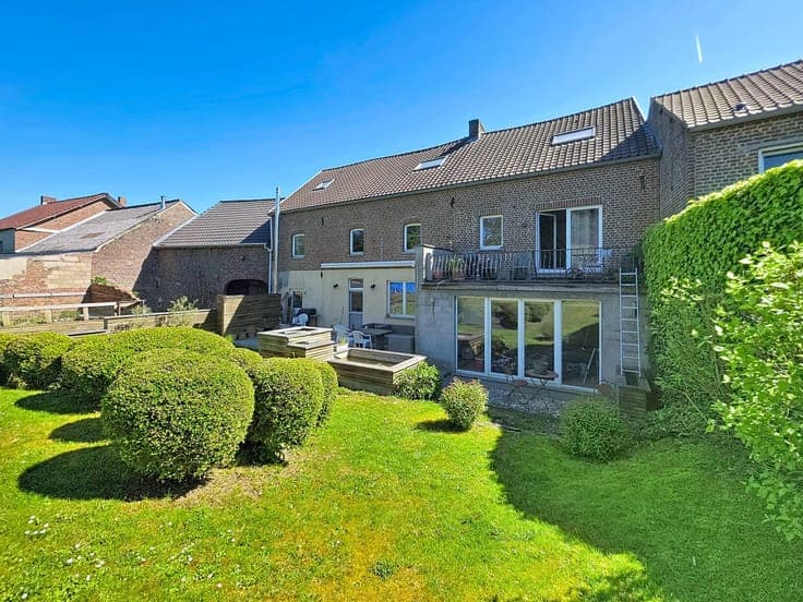 Spacious 6-Bedroom Apartment in Orp-Jauche