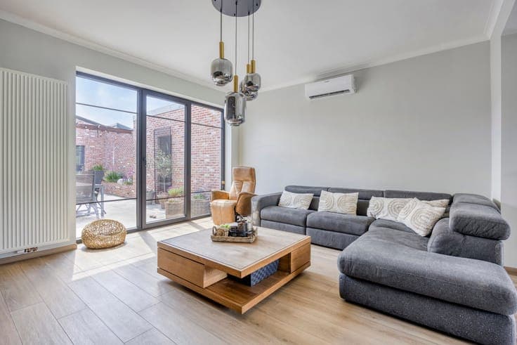 Versatile family home with warehouse of 140 m²