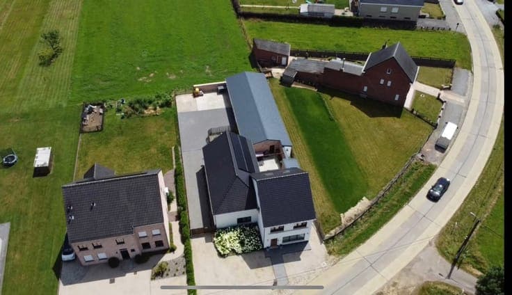 Versatile family home with warehouse of 140 m²