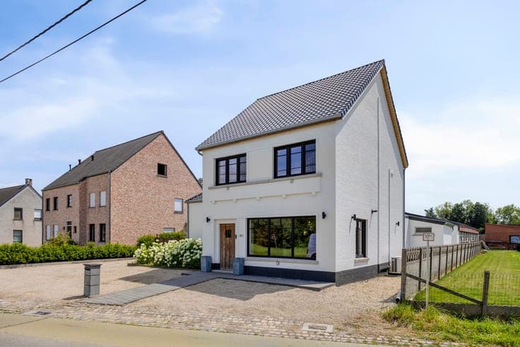 Versatile family home with warehouse of 140 m²