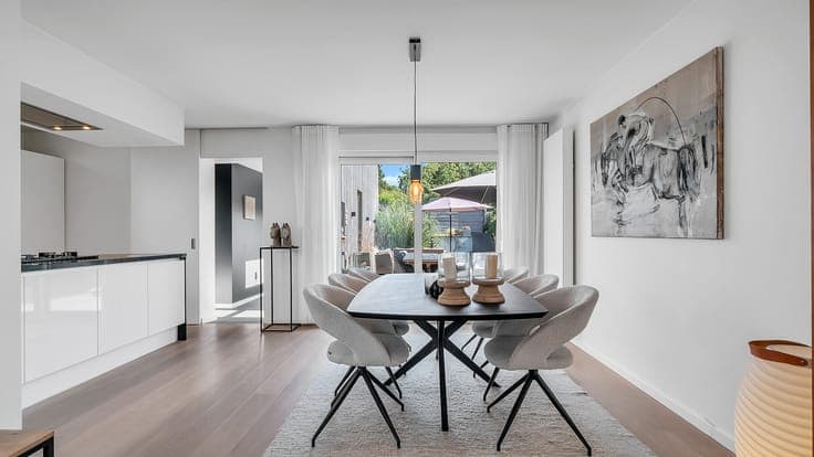 Instapklare en gerenoveerde woning met 3 slpkrs te As