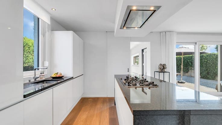 Instapklare en gerenoveerde woning met 3 slpkrs te As