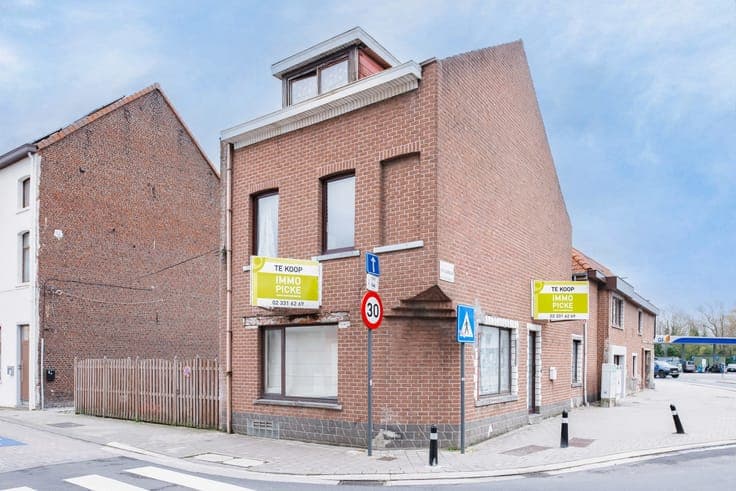 House in Sint-Pieters-Leeuw
