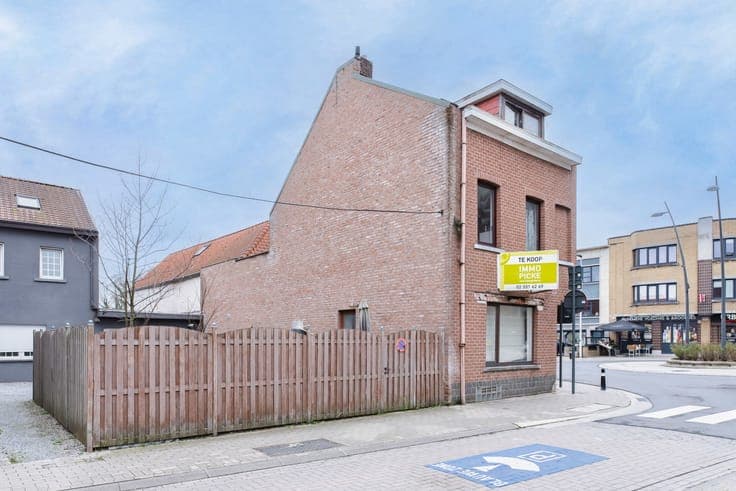 House in Sint-Pieters-Leeuw