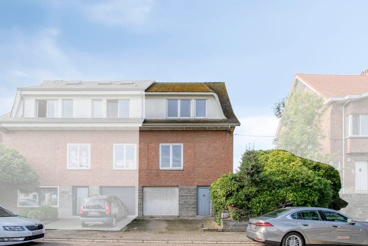 Charming house with garden and garage in Wemmel.