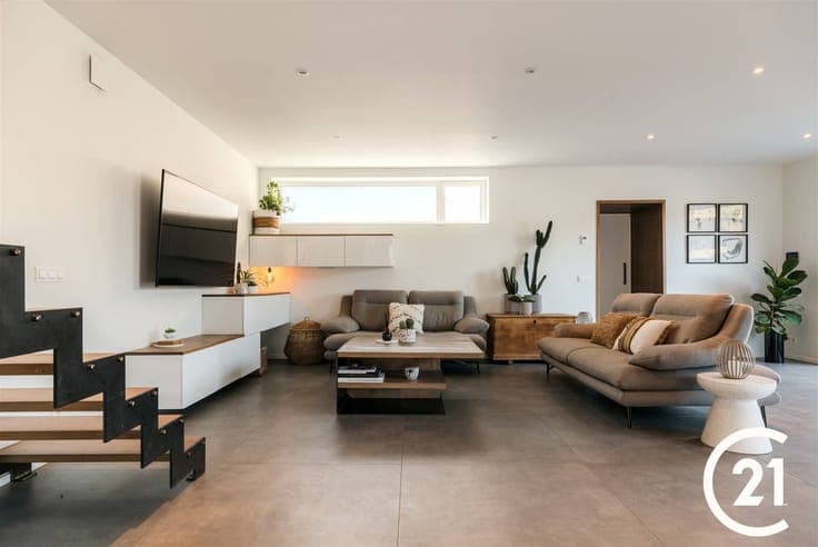 Luxury 6 Bedroom House in Cine