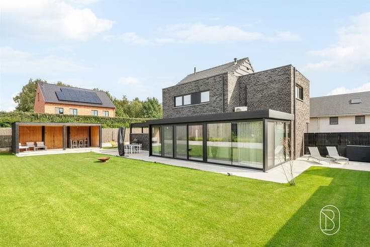 Topgelegen recente moderne woning