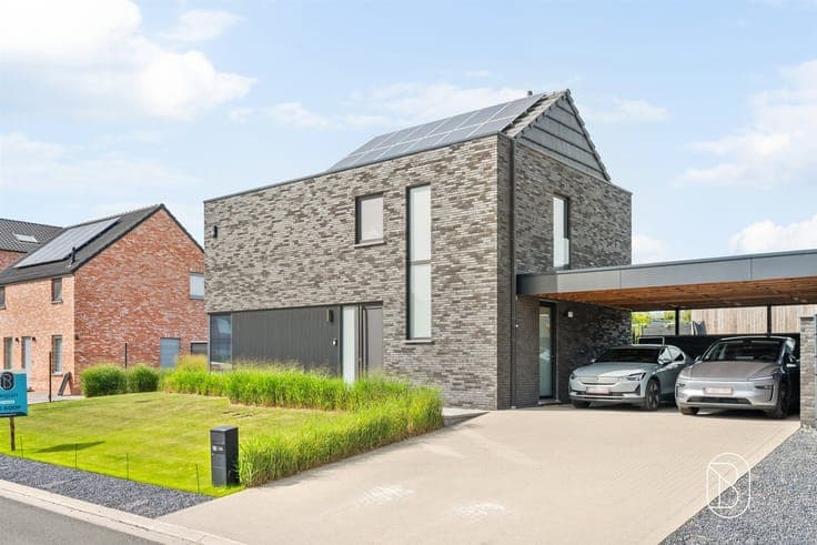 Topgelegen recente moderne woning
