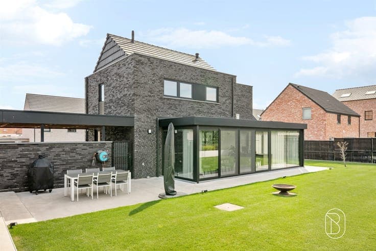 Topgelegen recente moderne woning