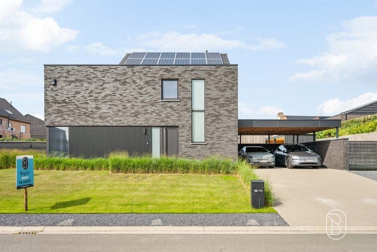 Topgelegen recente moderne woning