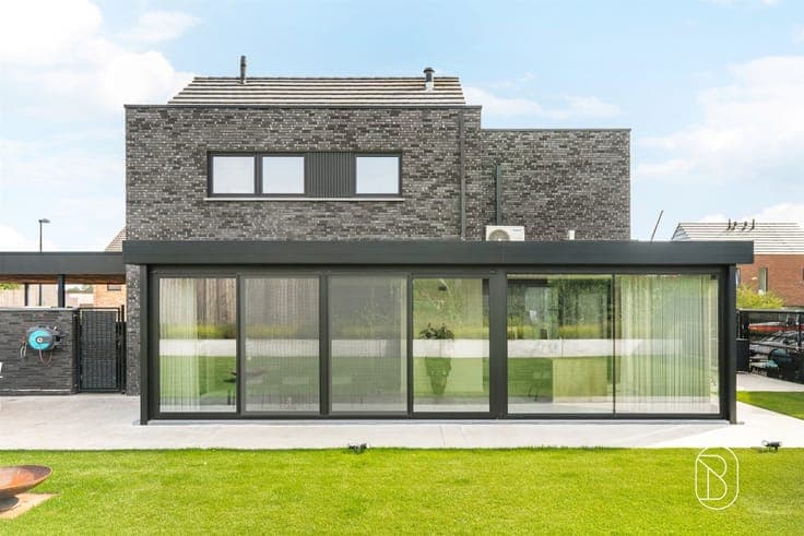 Topgelegen recente moderne woning
