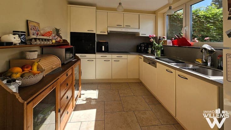 Spacious home with cute garden near centre of Kortenberg.