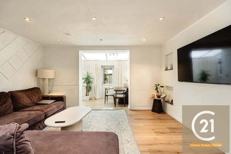 4-bedroom house with a garden
