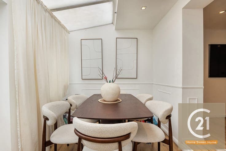 4-bedroom house with a garden