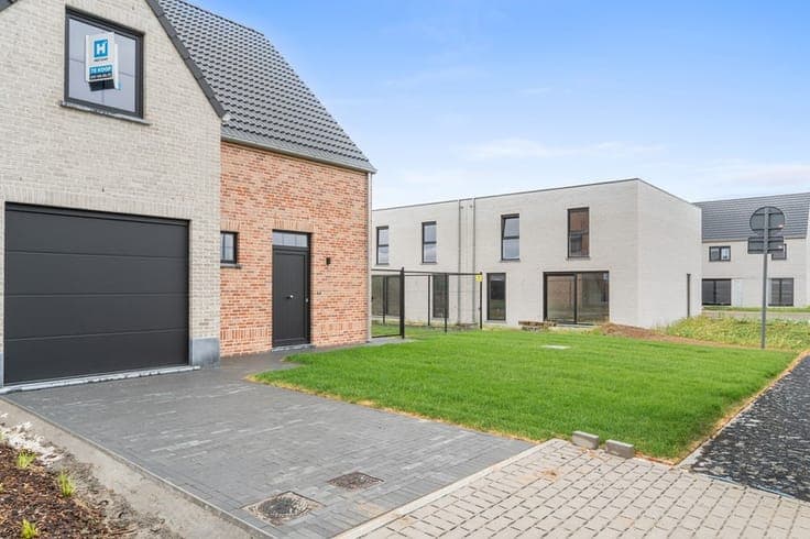 Lichtrijke landelijke nieuwbouwwoningen te Roeselare