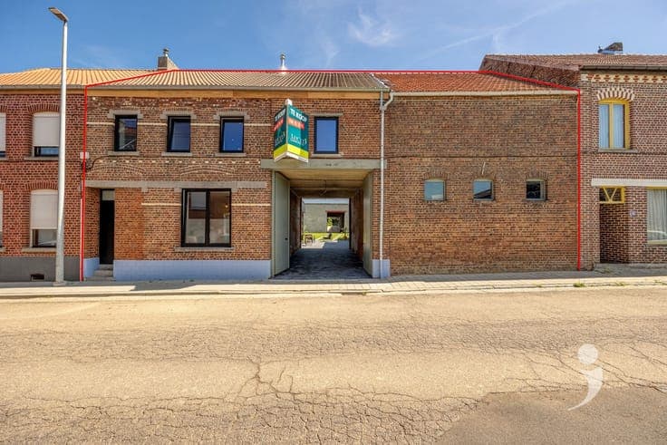 Volledig gerenoveerde hoeve met loods én verkavelingsmogelij
