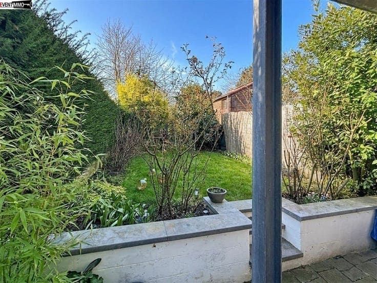 Pretty first floor 1 bedroom with garden