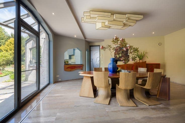 An exceptional villa where architecture, nature, and art co