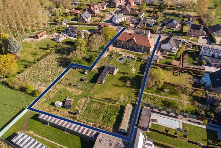 UNIQUE FAMILY HOME WITH EXPANDED POSSIBILITIES