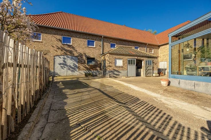 UNIQUE FAMILY HOME WITH EXPANDED POSSIBILITIES