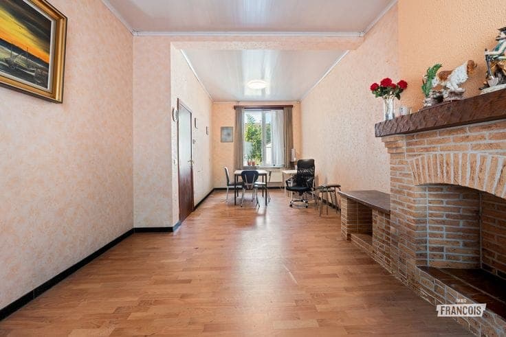 Te renoveren herenwoning met 3 slaapkamers en tuin in Ooste…