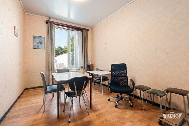 Te renoveren herenwoning met 3 slaapkamers en tuin in Ooste…