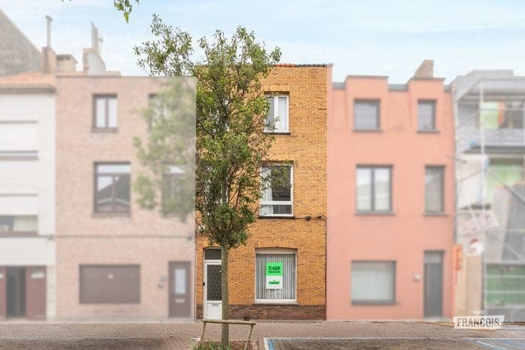 Te renoveren herenwoning met 3 slaapkamers en tuin in Ooste…