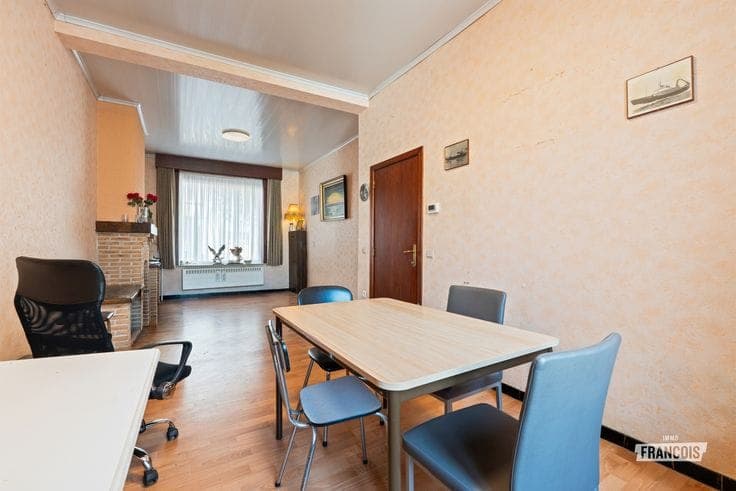 Te renoveren herenwoning met 3 slaapkamers en tuin in Ooste…