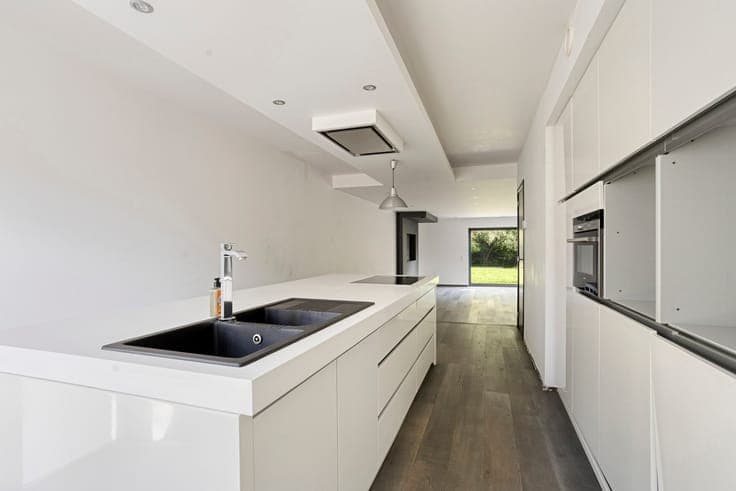 Bright semi-detached home with 250 m² of living space