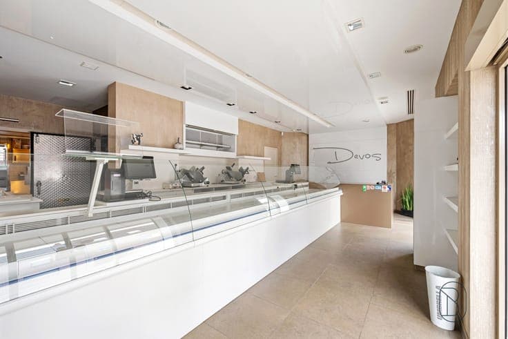 Unique opportunity to combine living and working