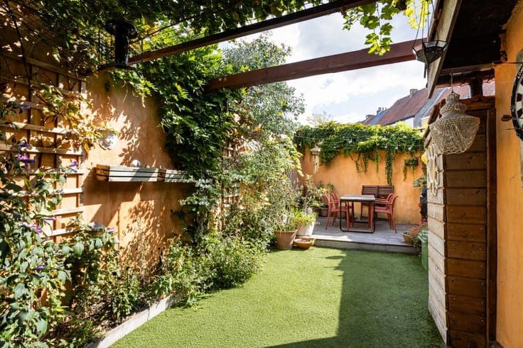 Energy-efficient townhouse with a green garden